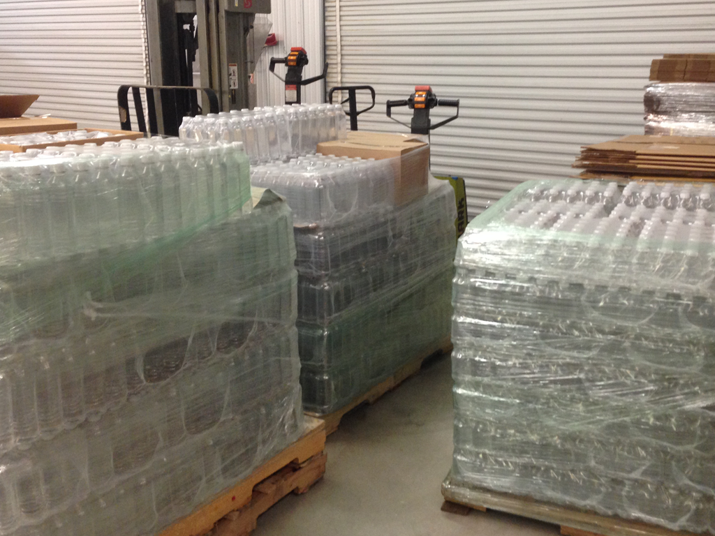 Are you and your company or business looking for inexpensive water in large quantities without the personalized labels? Take advantage of our SUPER SPECIAL bulk pricing for large quantity orders of 16.9 oz bottled water.